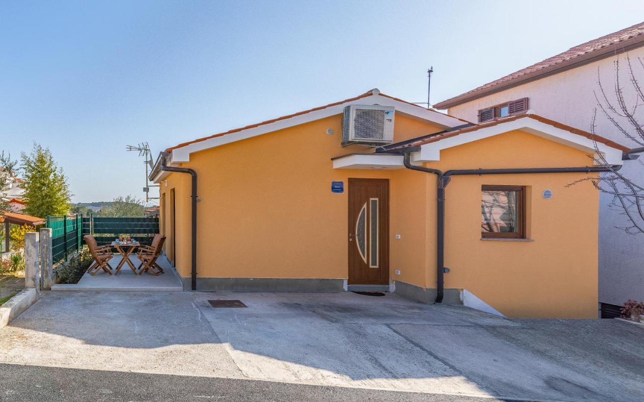 Apartment Blue Pula, New, Family Friendly, Comfortable, Free Parking And Wifi Exterior photo